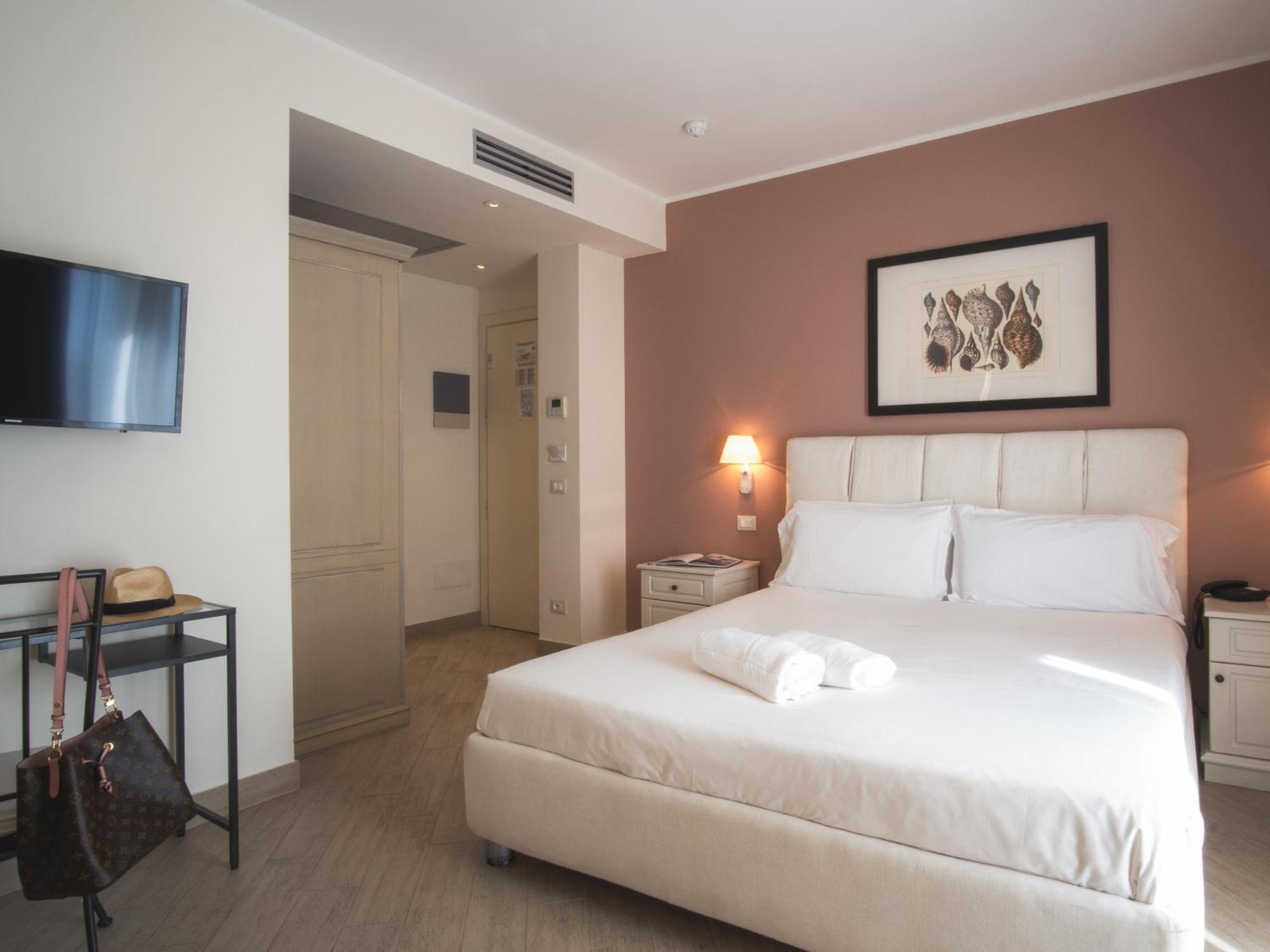 Hotel San Pietro Palace Finale Ligure Kültér fotó