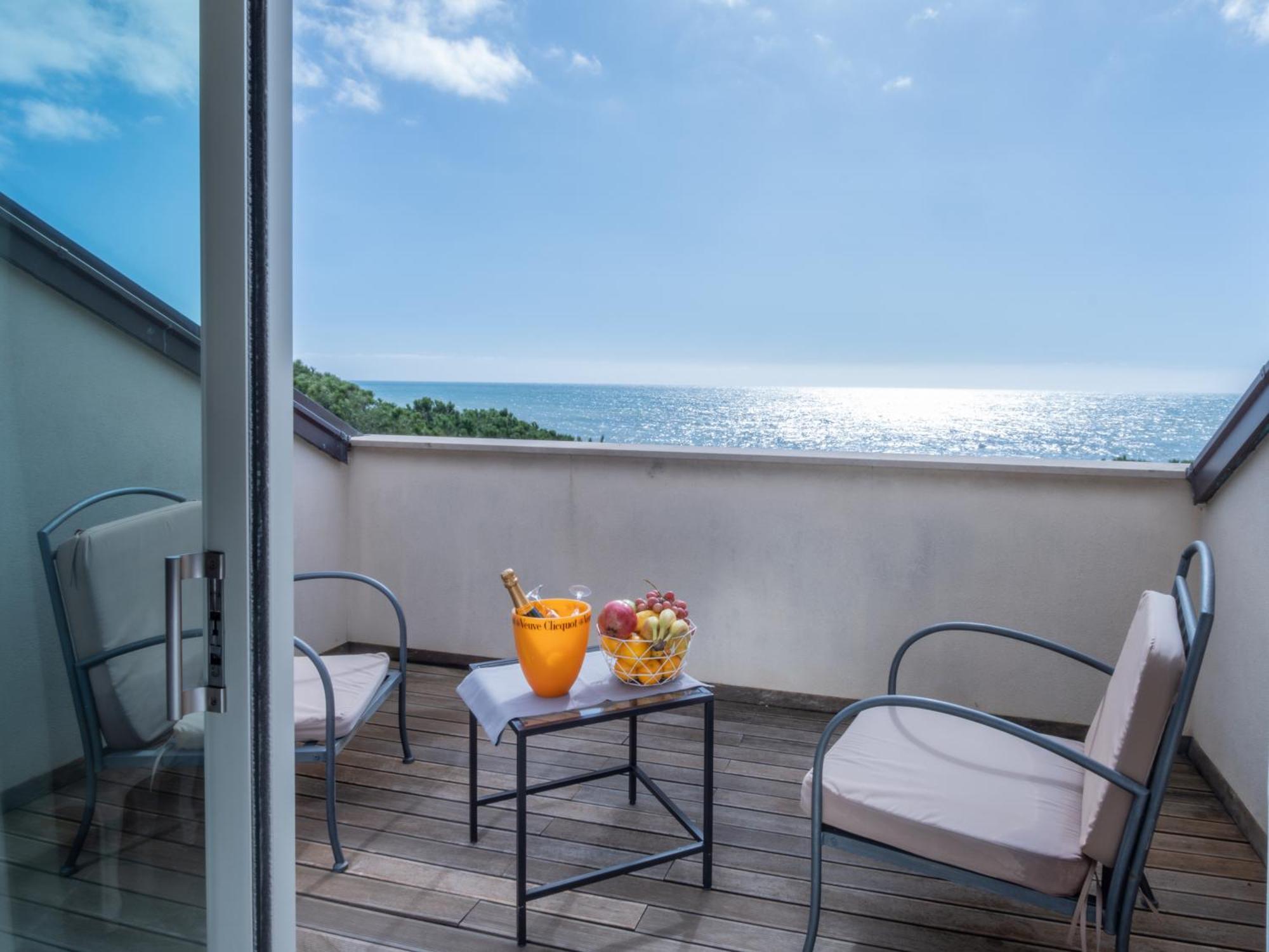 Hotel San Pietro Palace Finale Ligure Kültér fotó