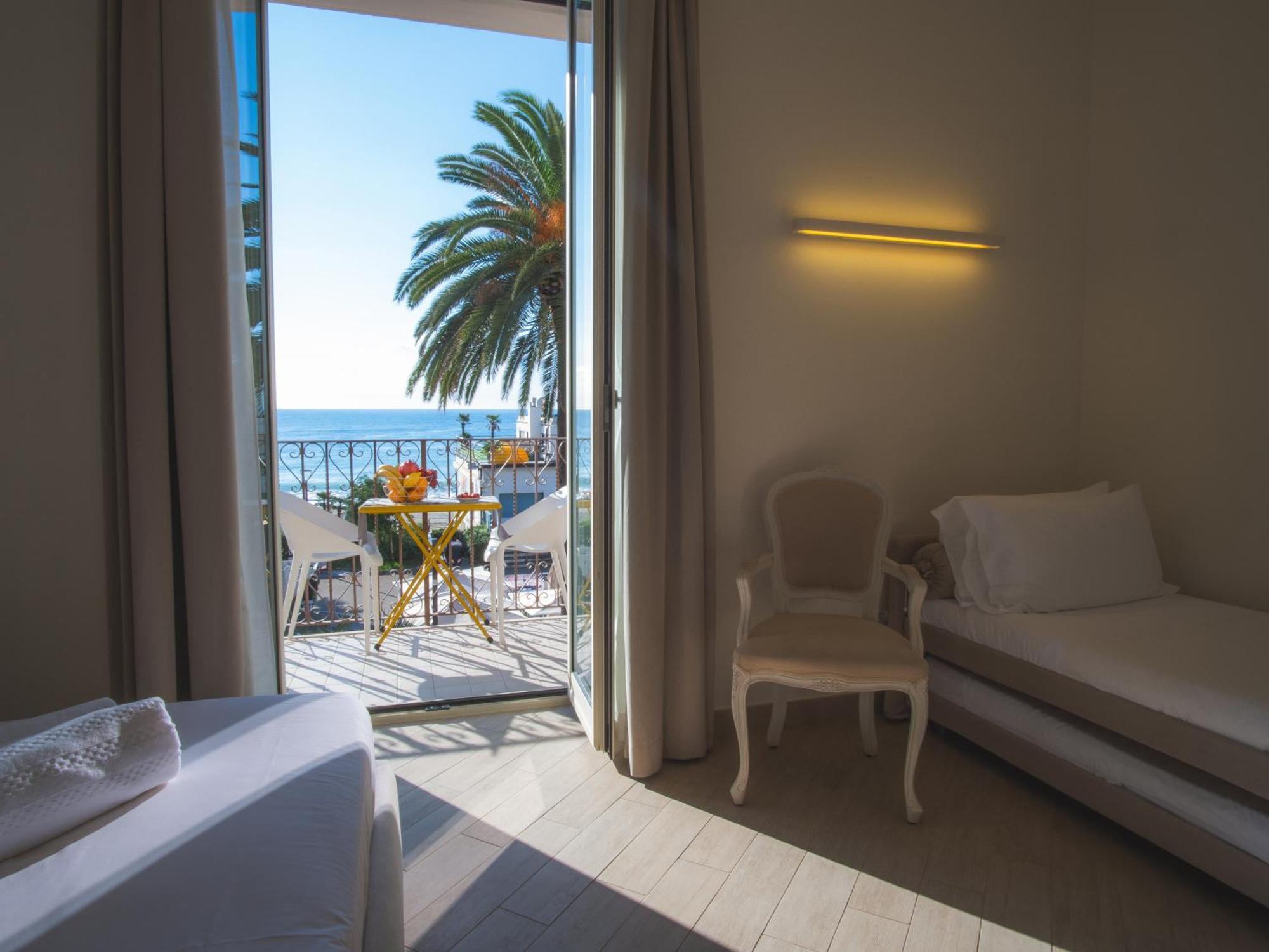 Hotel San Pietro Palace Finale Ligure Kültér fotó