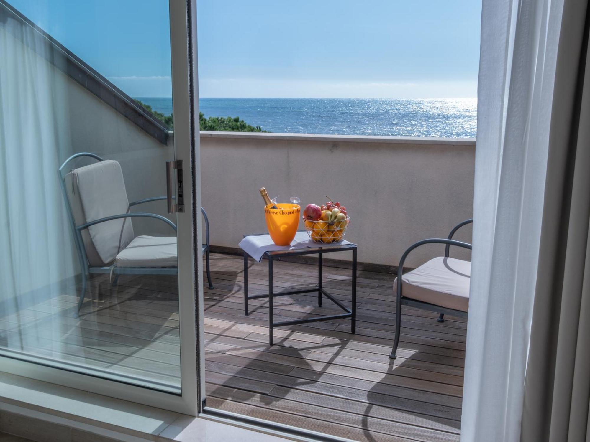 Hotel San Pietro Palace Finale Ligure Kültér fotó